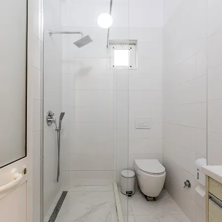 Exelent Modern In Blloku Center With Fast Wifi - Gold טיראנה