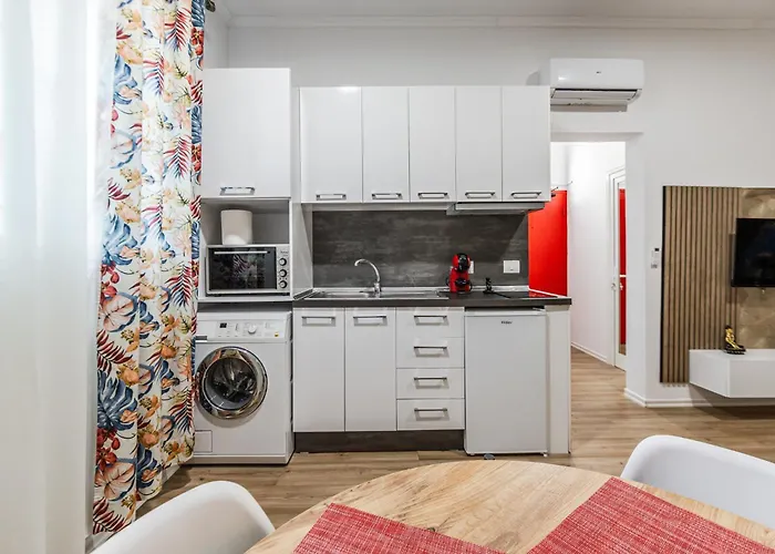 Lejlighed Exelent Modern In Blloku Center With Fast Wifi - Gold Tirana