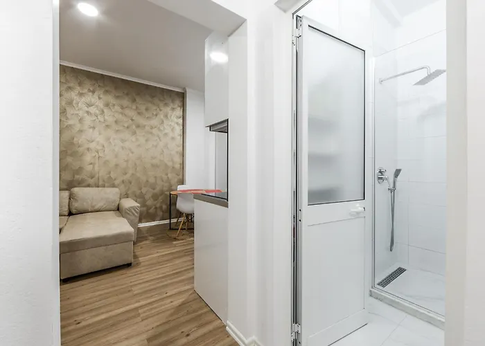 Exelent Modern In Blloku Center With Fast Wifi - Gold